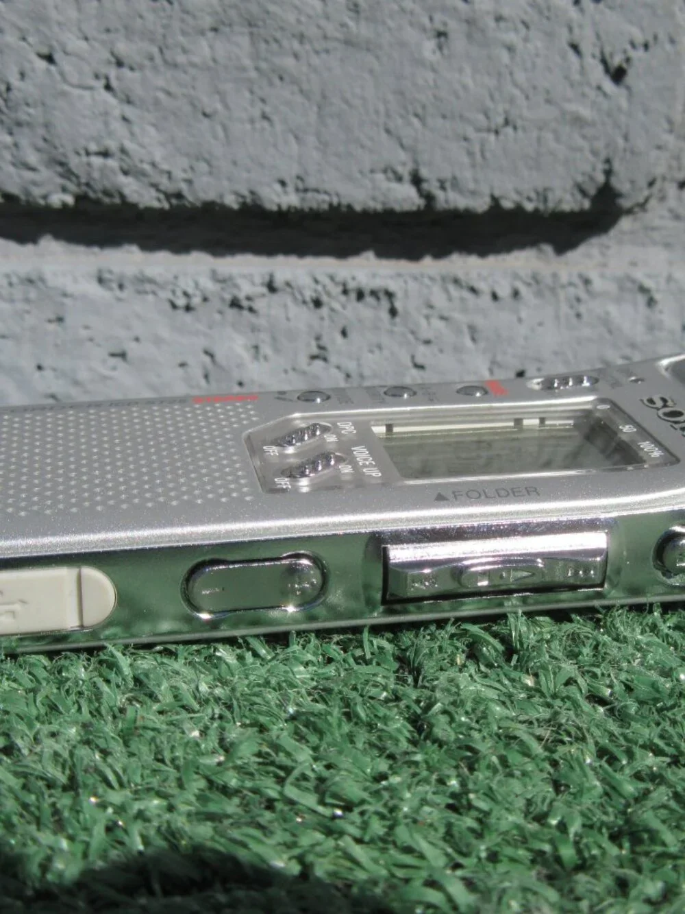Sony ICD-ST25 IC Digital Compact Audio Voice Recorder w/ Charger Tested Working